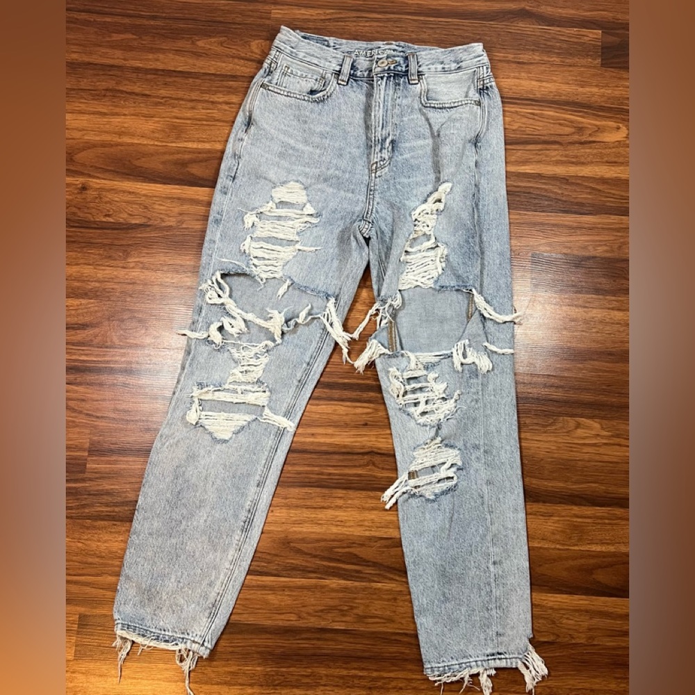 American Eagle mom jeans 4 26 in waist distressed - pls read below